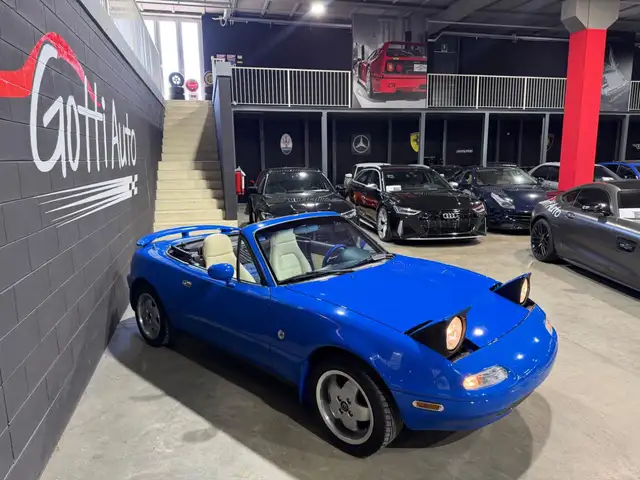 Mazda MX-5 view 3