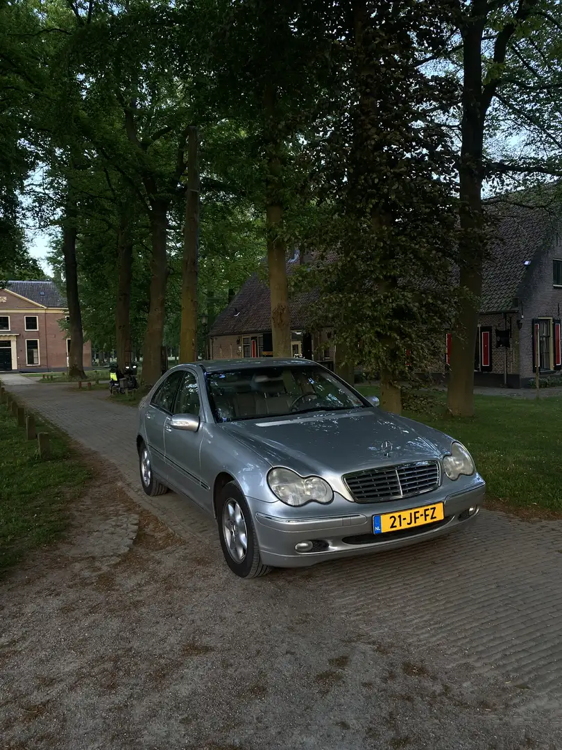Mercedes-Benz C 200 K. Elegance Gris - 2