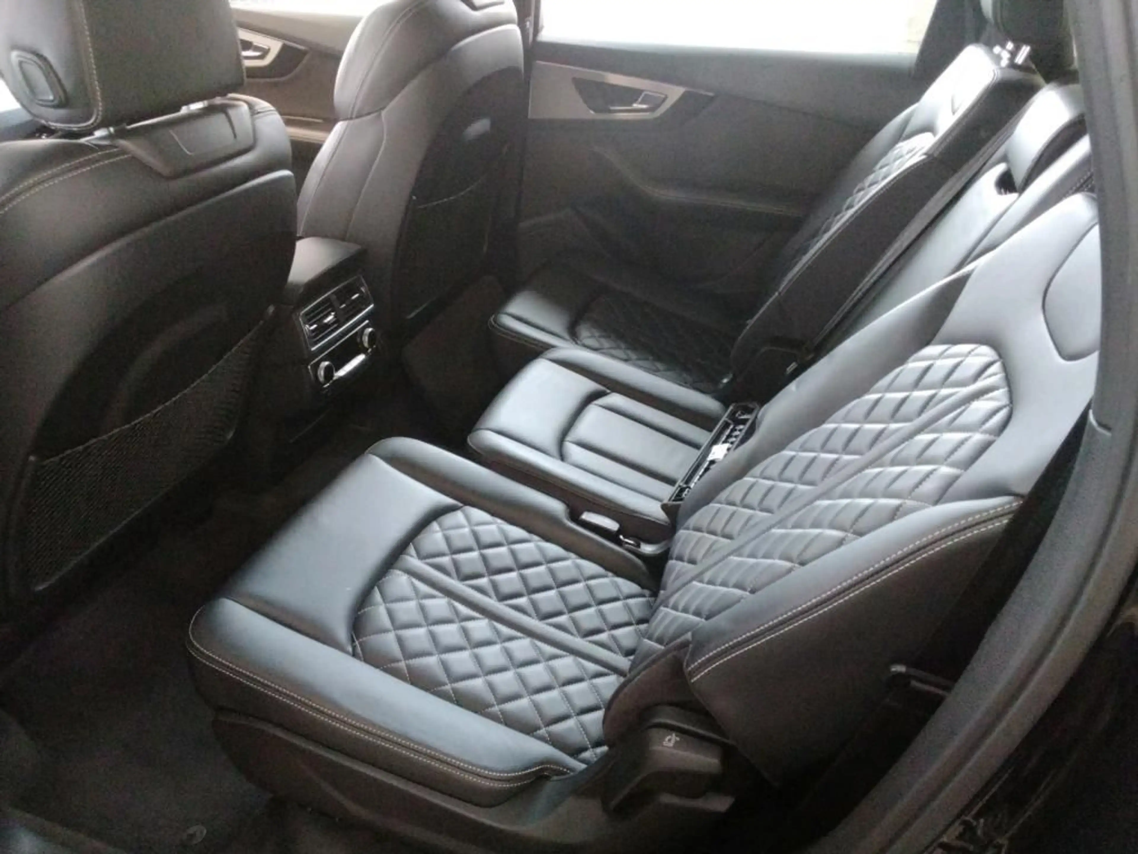 Audi SQ7 4.0 TDI quattro 7-Sitze/LED/360/Bose/Pano — photo 6