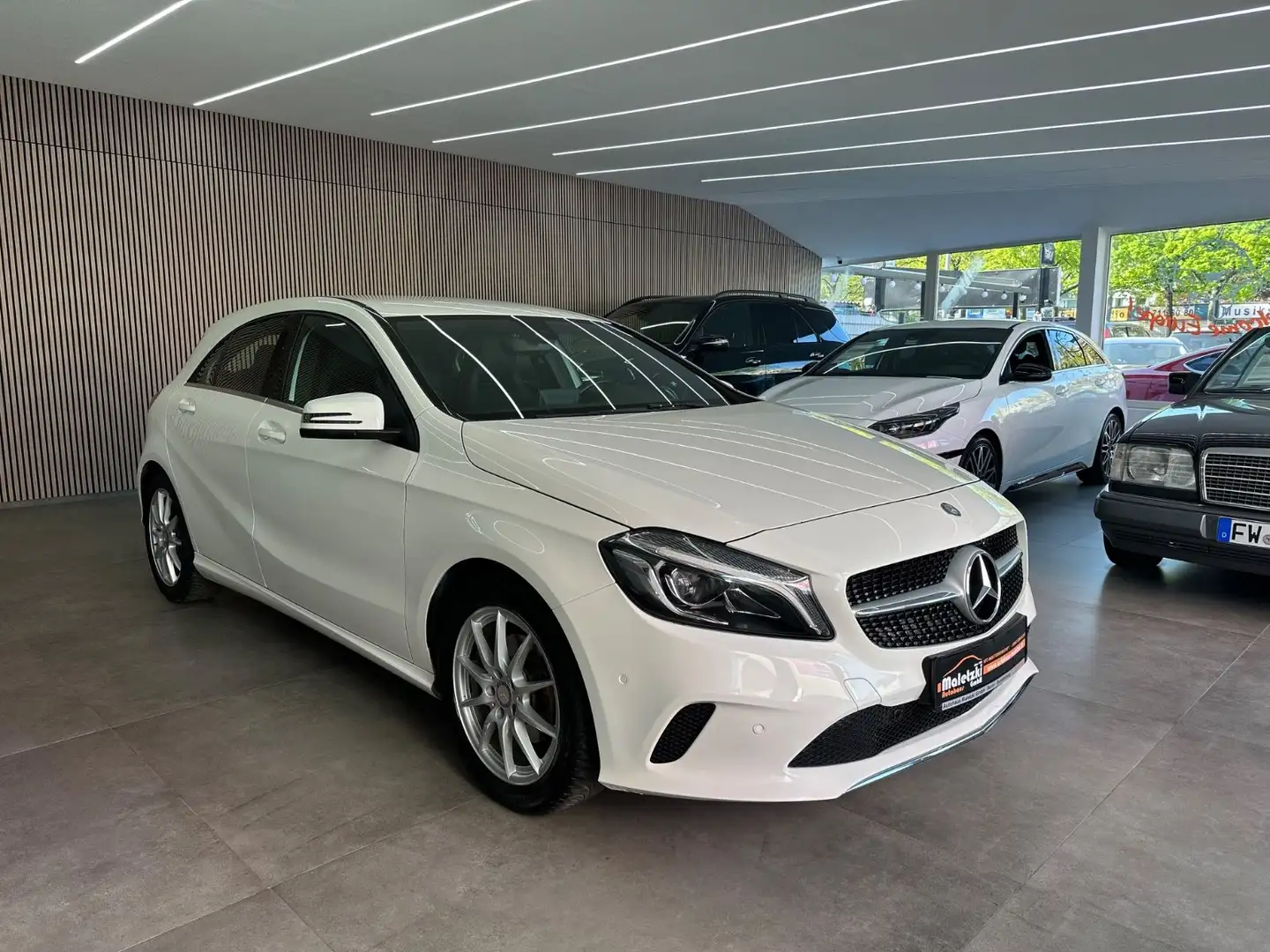 Mercedes-Benz A 180 BlueEfficiency*PDC*Klima*SHZ*LED*Tempomat* Fehér - 1