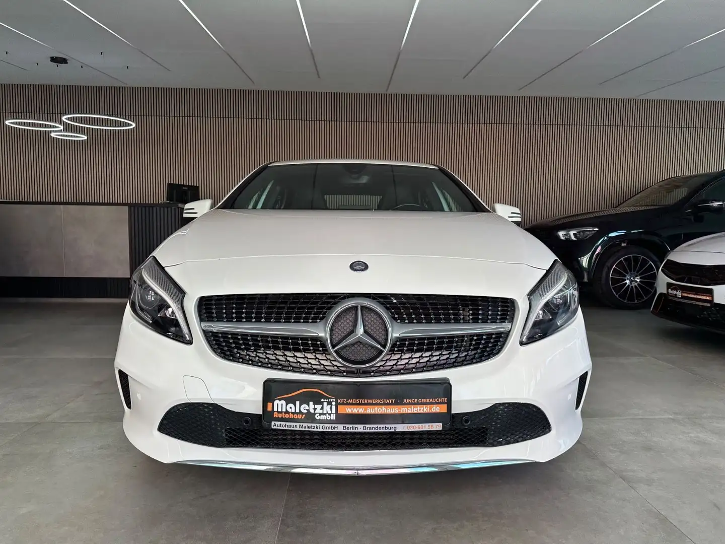 Mercedes-Benz A 180 BlueEfficiency*PDC*Klima*SHZ*LED*Tempomat* Fehér - 2