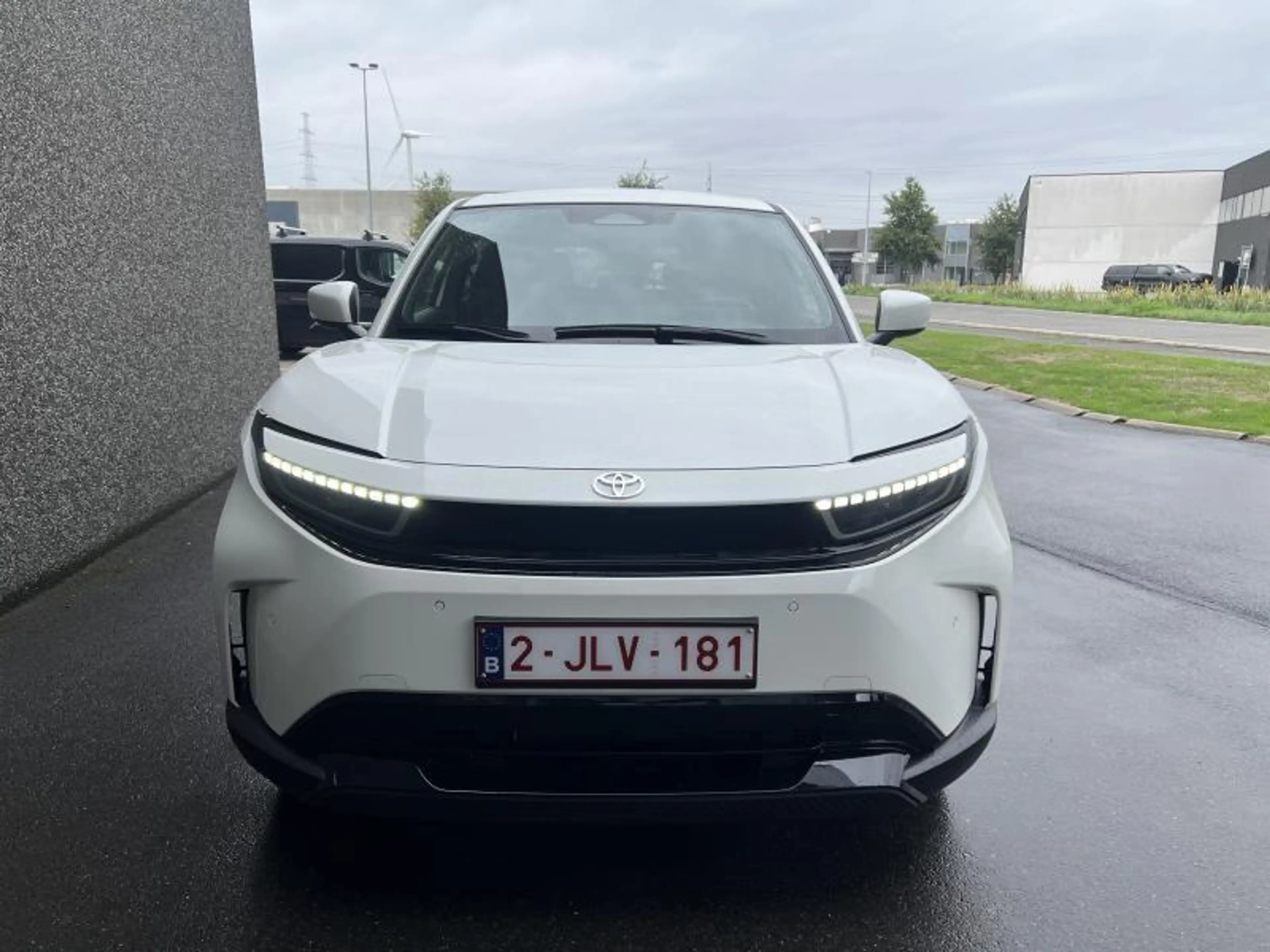 Toyota Urban Cruiser BEV 61 kWh 2WD Executive — photo 2