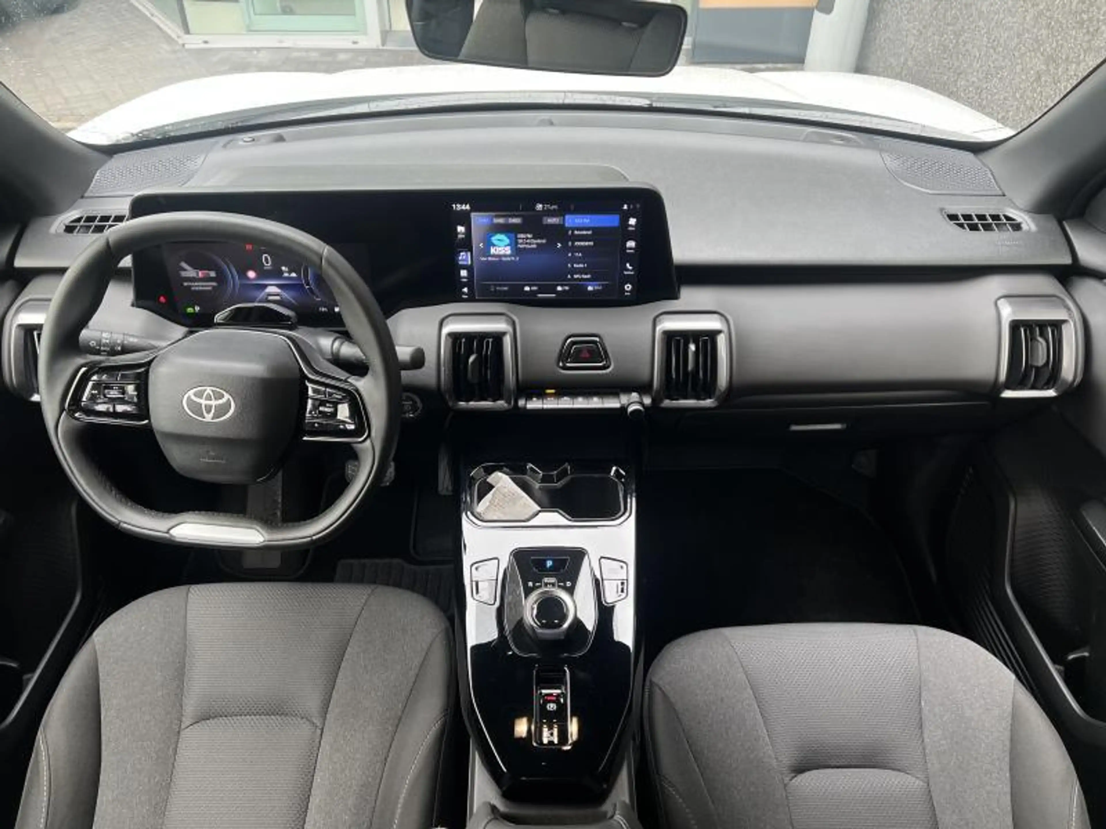 Toyota Urban Cruiser BEV 61 kWh 2WD Executive — photo 12