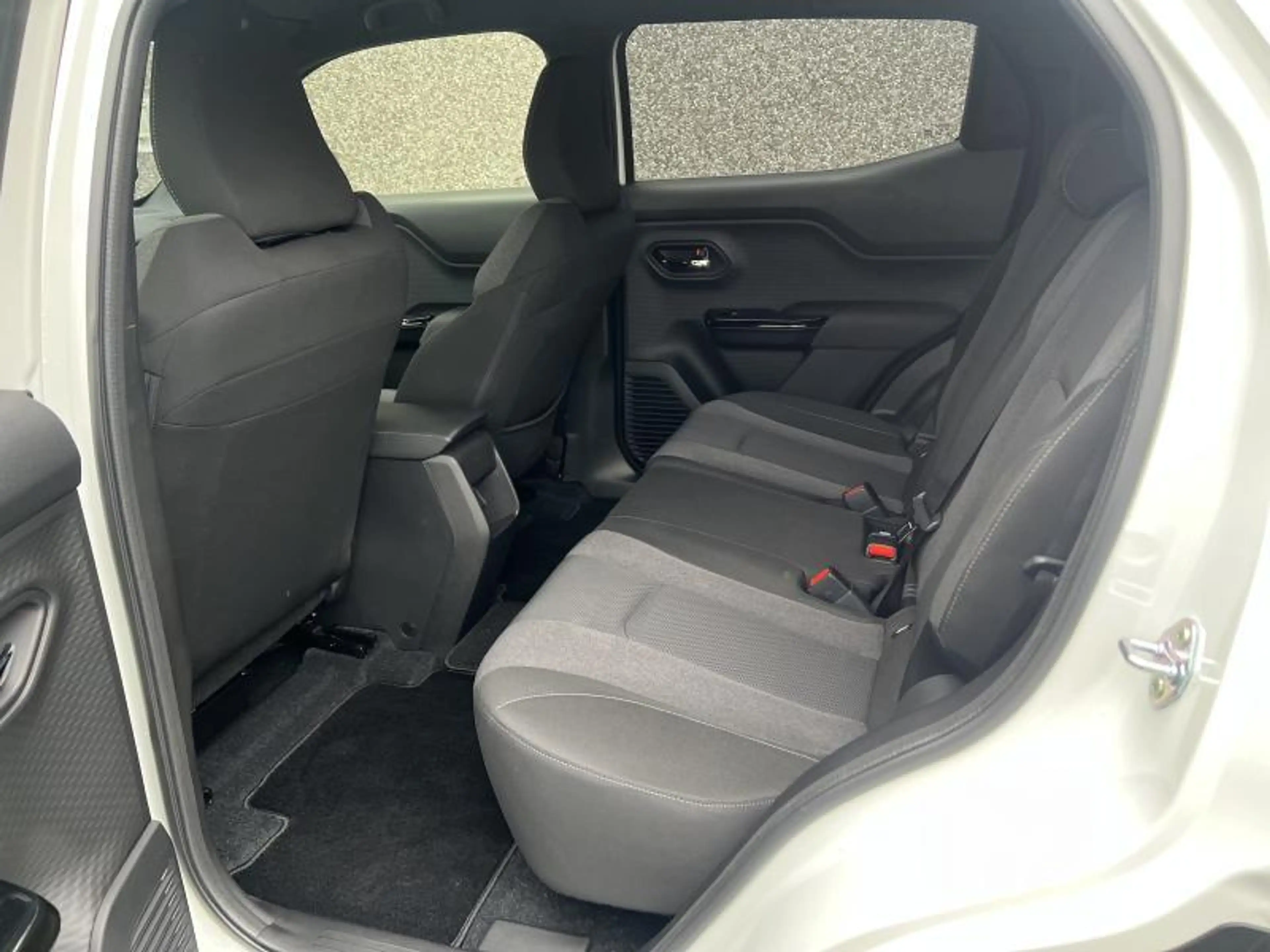 Toyota Urban Cruiser BEV 61 kWh 2WD Executive — photo 11