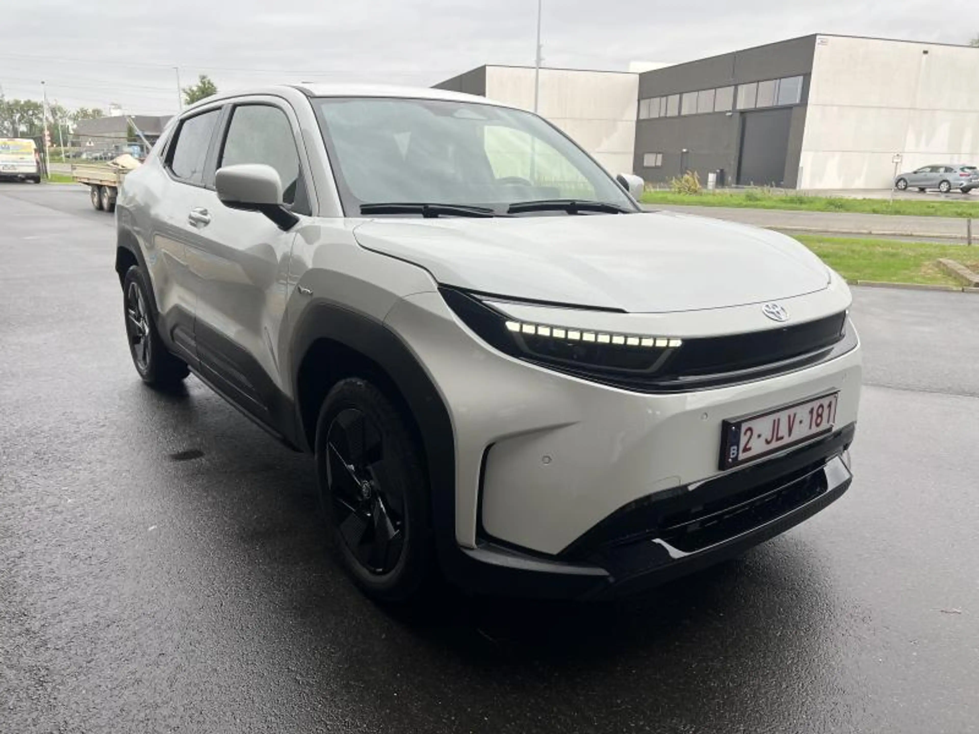 Toyota Urban Cruiser BEV 61 kWh 2WD Executive — photo 4