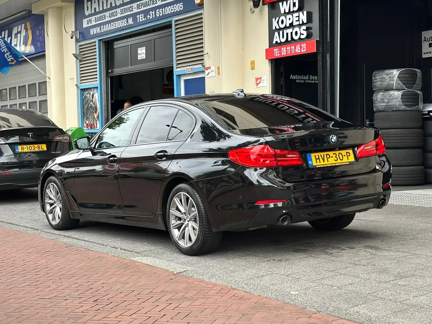 BMW 530 5-serie 530i High Executive Aut Leer Navi Camera Zwart - 2