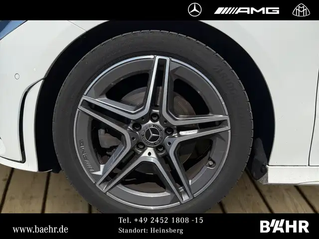 Mercedes-Benz 220 view 6