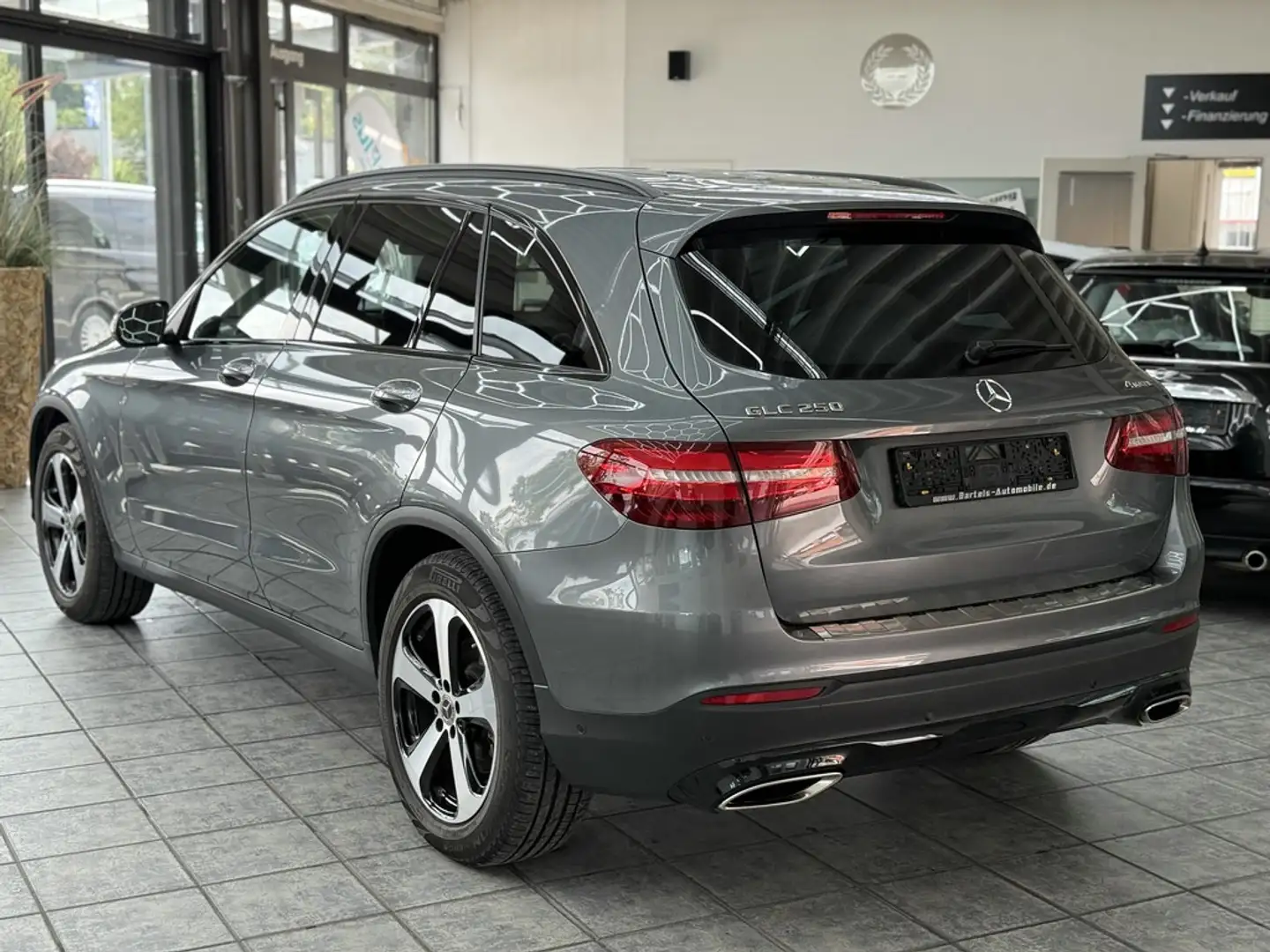 Mercedes-Benz GLC 250 CGI 4Matic Exclusive, 1.Hd., LED, Leder Gri - 2