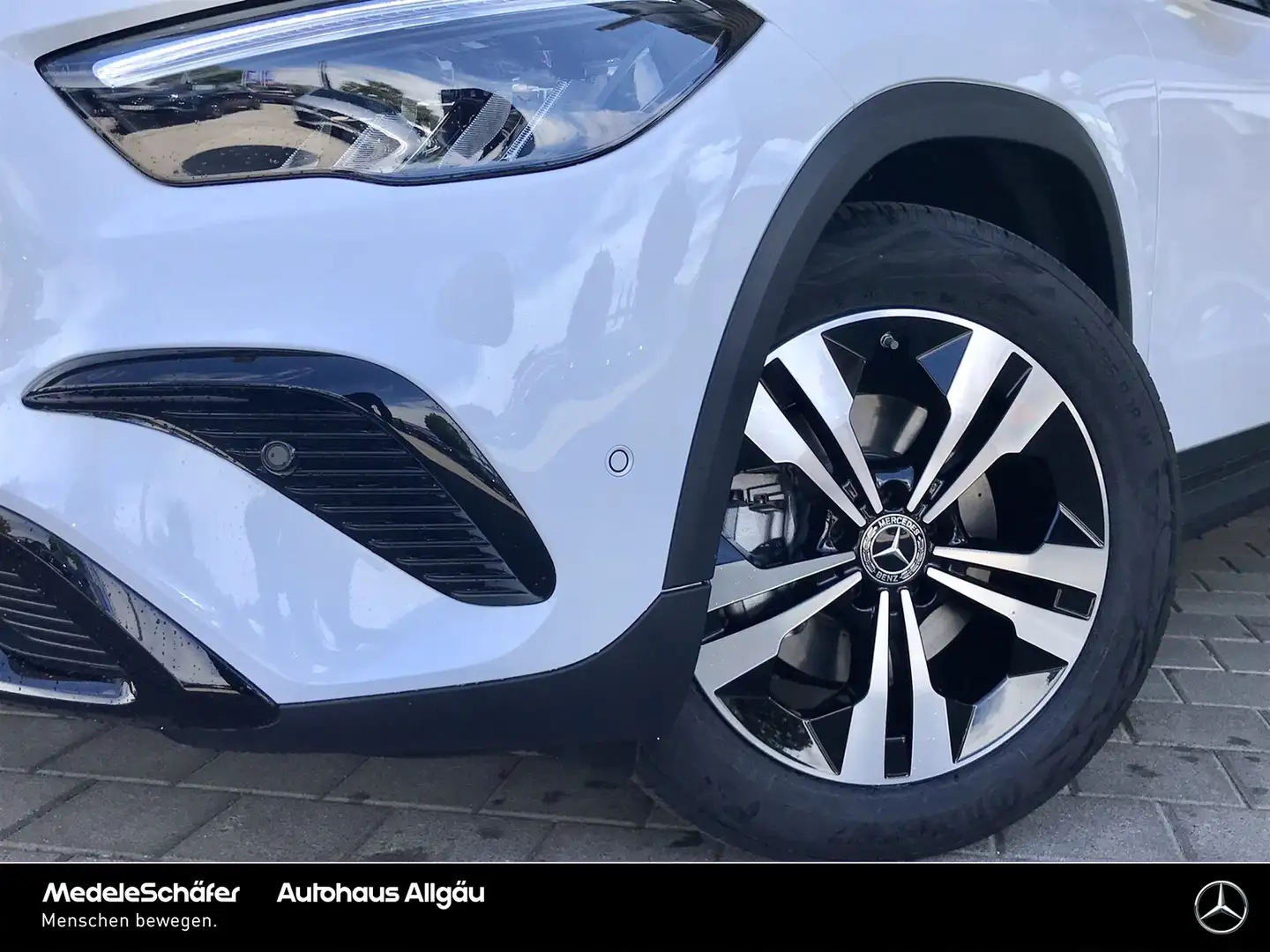 Mercedes-Benz GLA 200 GLA 200 LED+NIGHT+AHK+SHZ+TEMPO+RKAMERA+USB+ Sport Weiß - 2