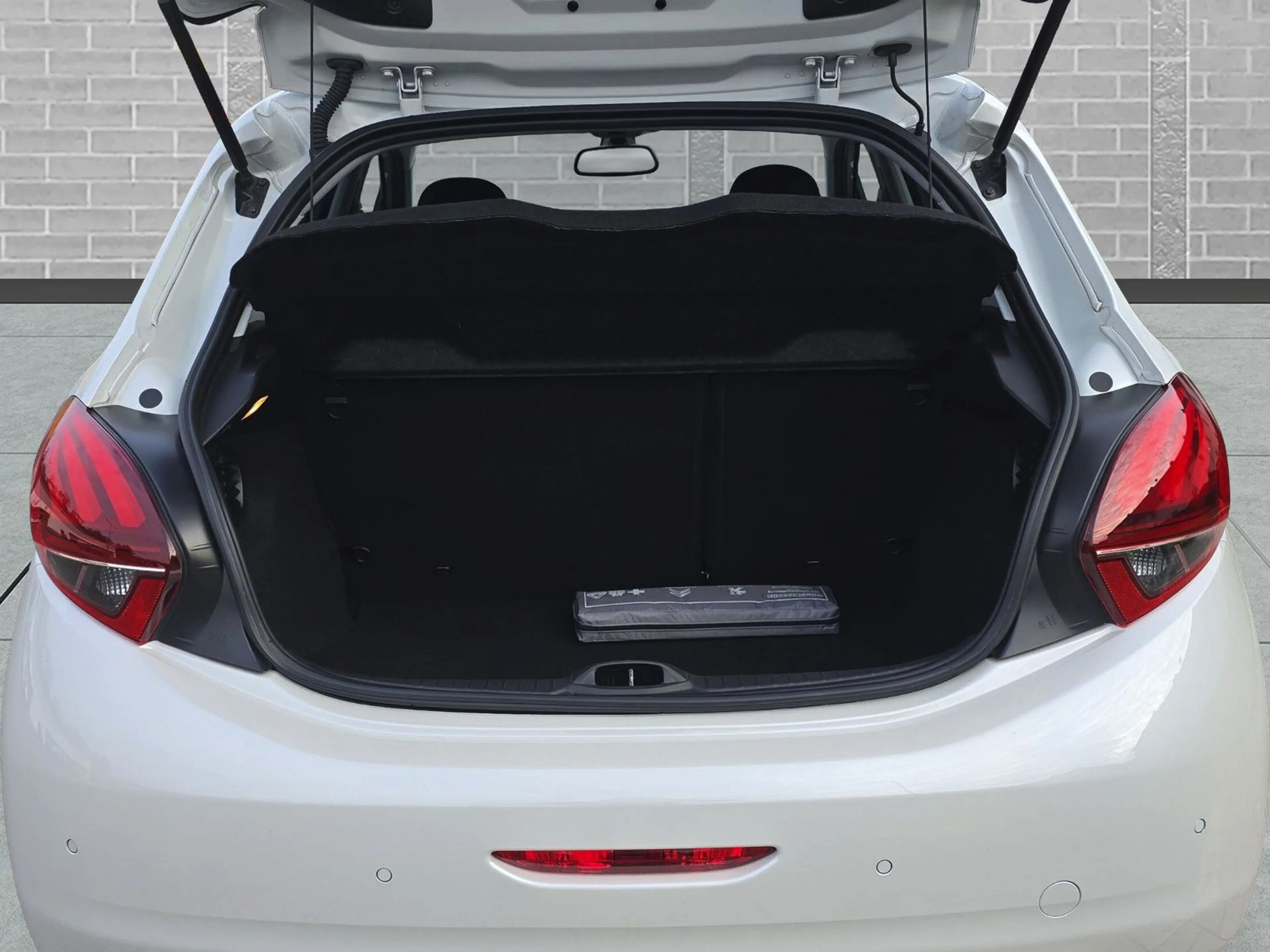 Peugeot 208 1.2 Pure GT Line Navi+Kamera+Tempomat+PDC — photo 9