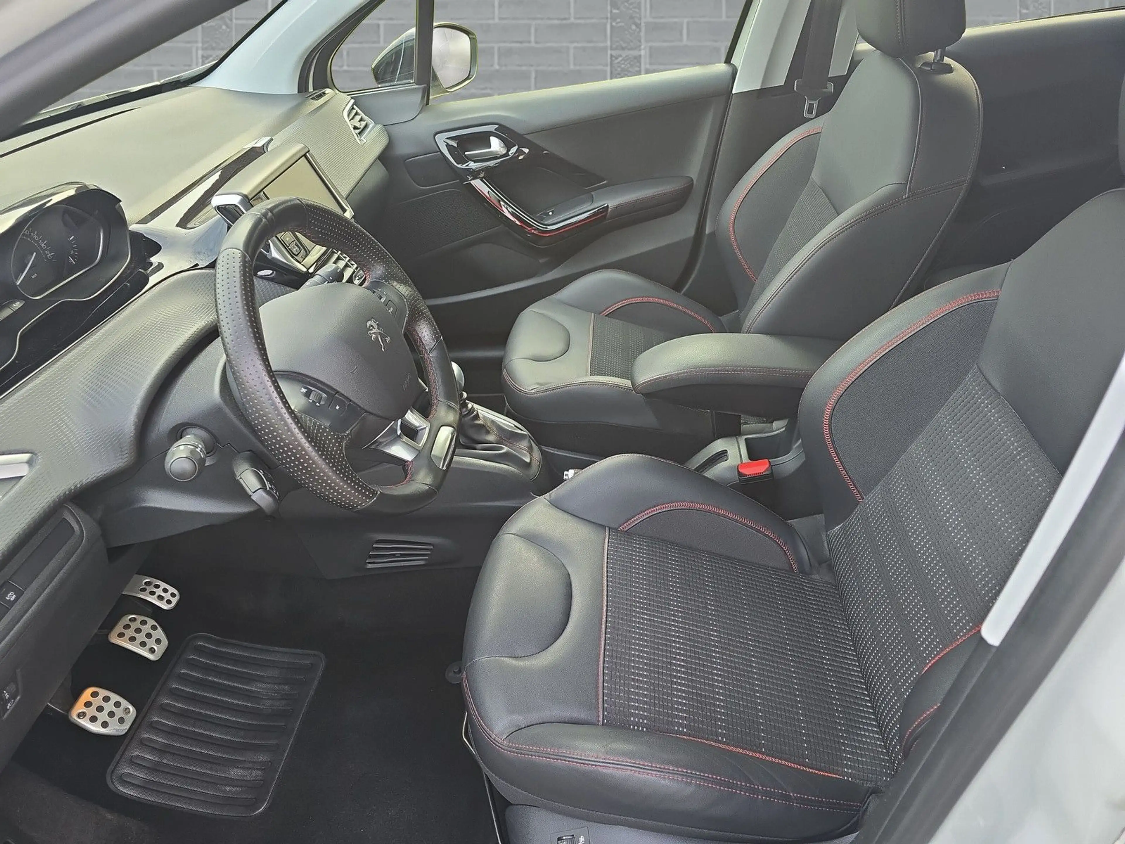 Peugeot 208 1.2 Pure GT Line Navi+Kamera+Tempomat+PDC — photo 11