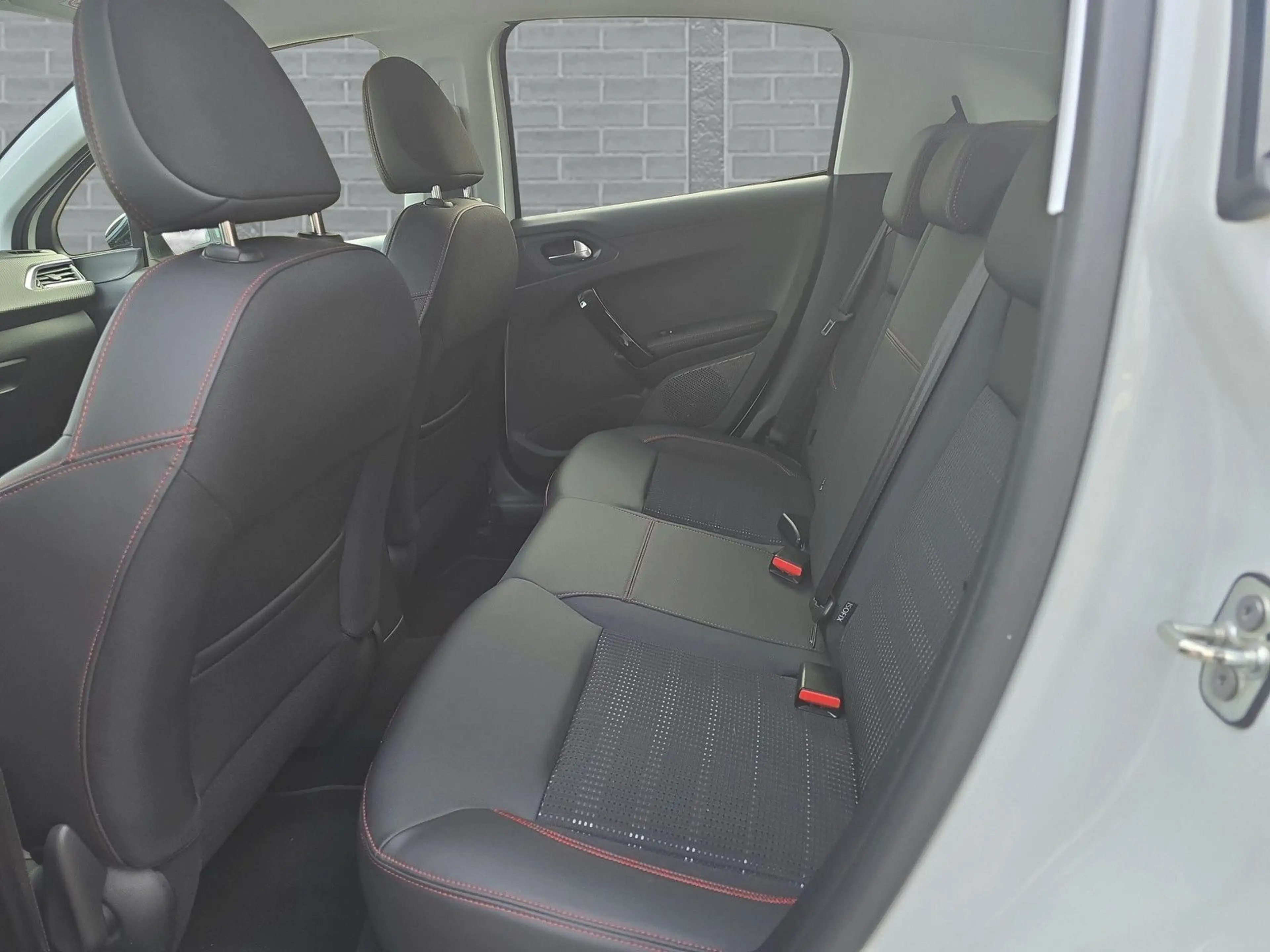Peugeot 208 1.2 Pure GT Line Navi+Kamera+Tempomat+PDC — photo 14