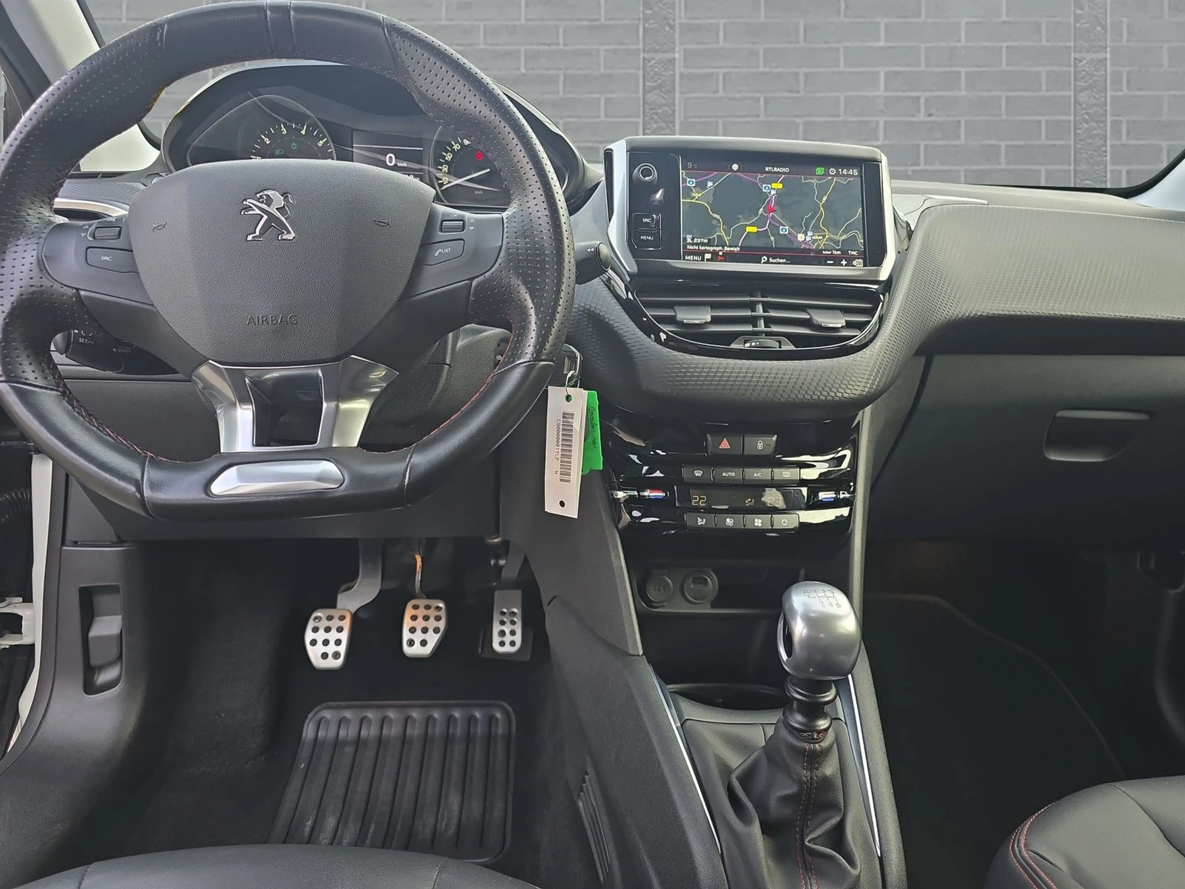Peugeot 208 1.2 Pure GT Line Navi+Kamera+Tempomat+PDC — photo 12