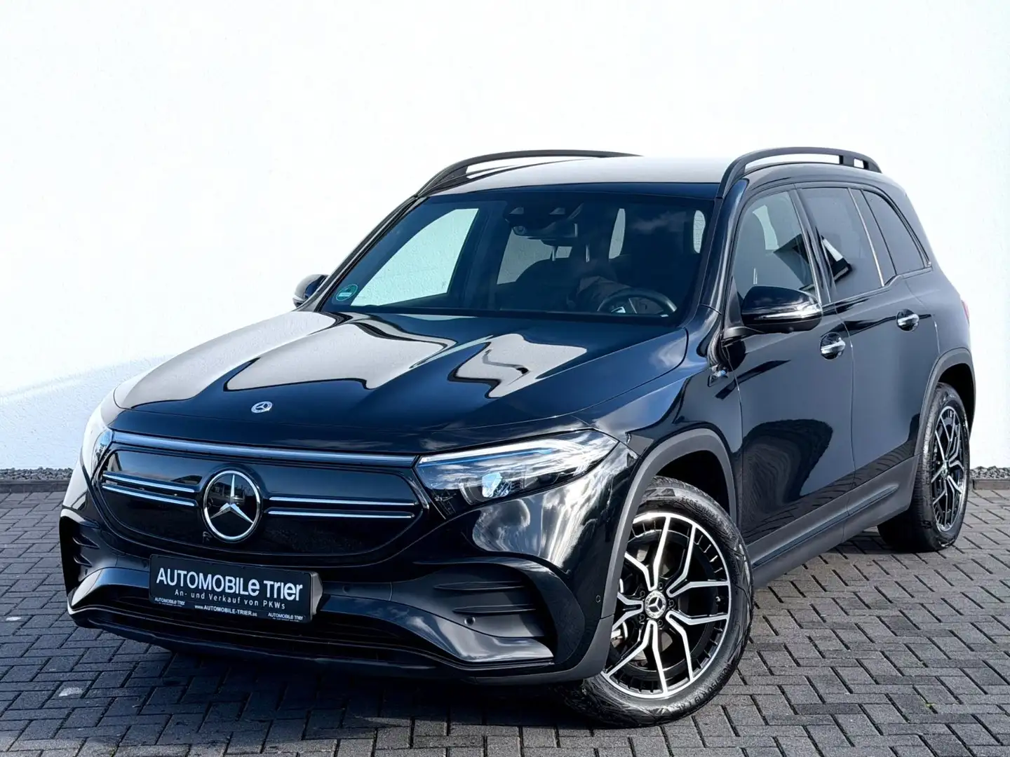 Mercedes-Benz EQB 350 4Matic / AMG LINE / LED / ACC / 360° CAM Noir - 1