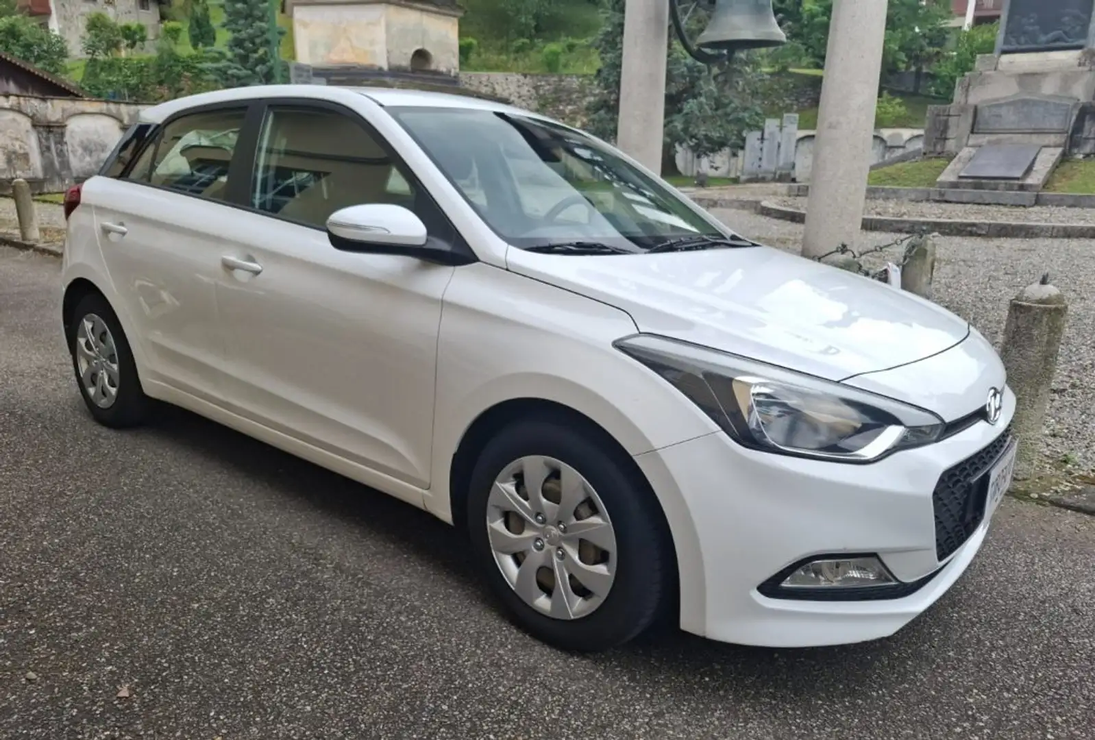 Hyundai i20 1.2 84 CV 5 porte Comfort Blanc - 1