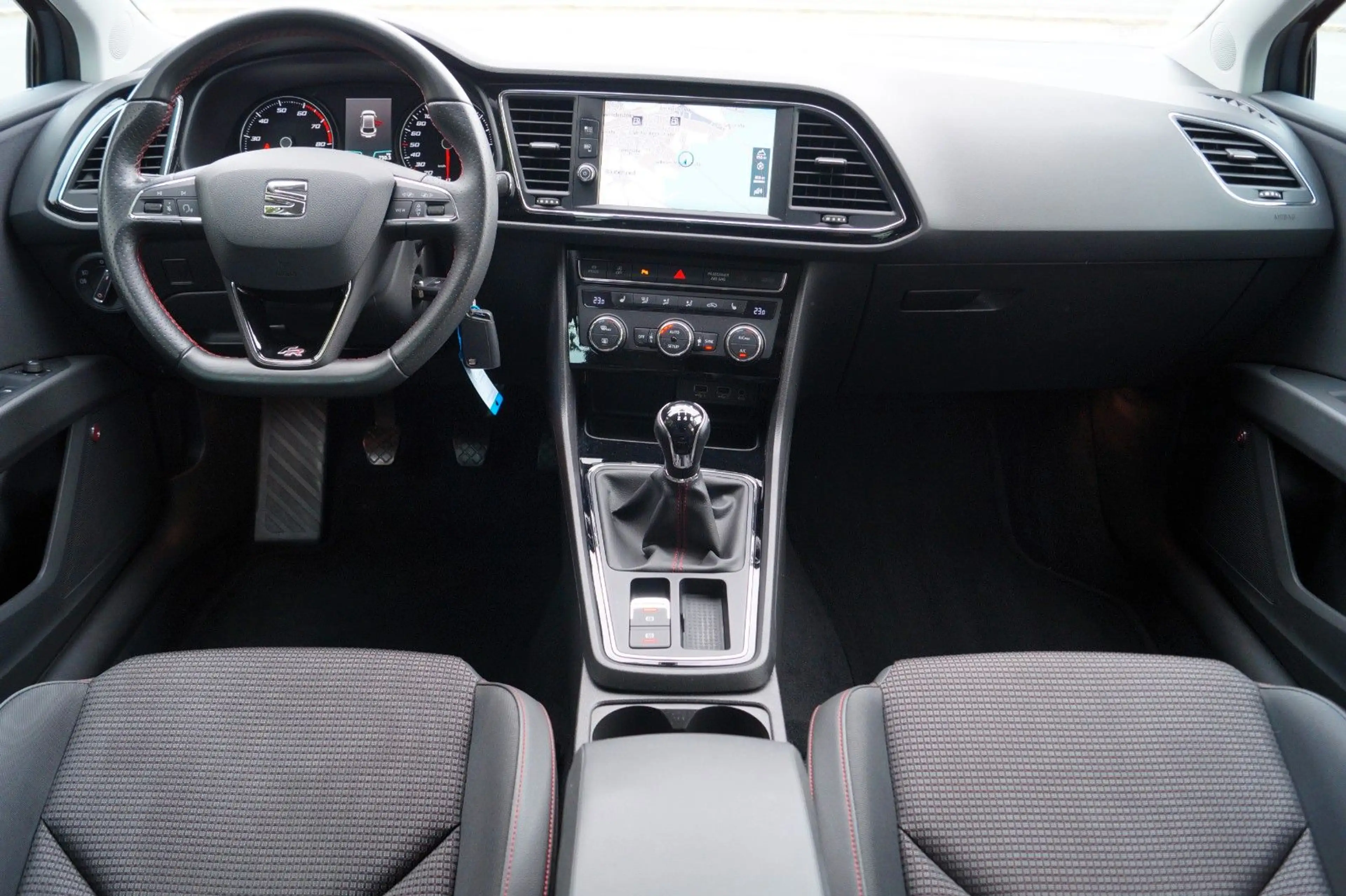 SEAT Leon FR/ Euro 6/ SHZ/ Klimaautomatik/ Teilleder — photo 13