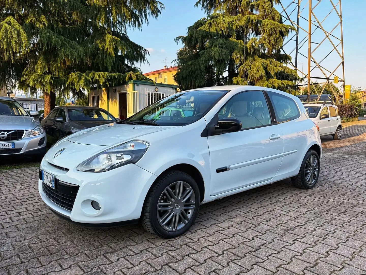 Renault Clio 1.6 16V 3 porte AUTOMATICA OK NEOPATENTATI Bianco - 1