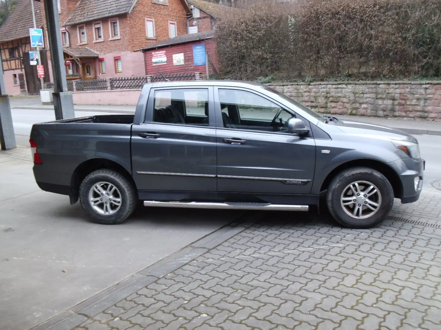 SsangYong Actyon Sports 2.0 TD, Crystal 4WD Gris - 2