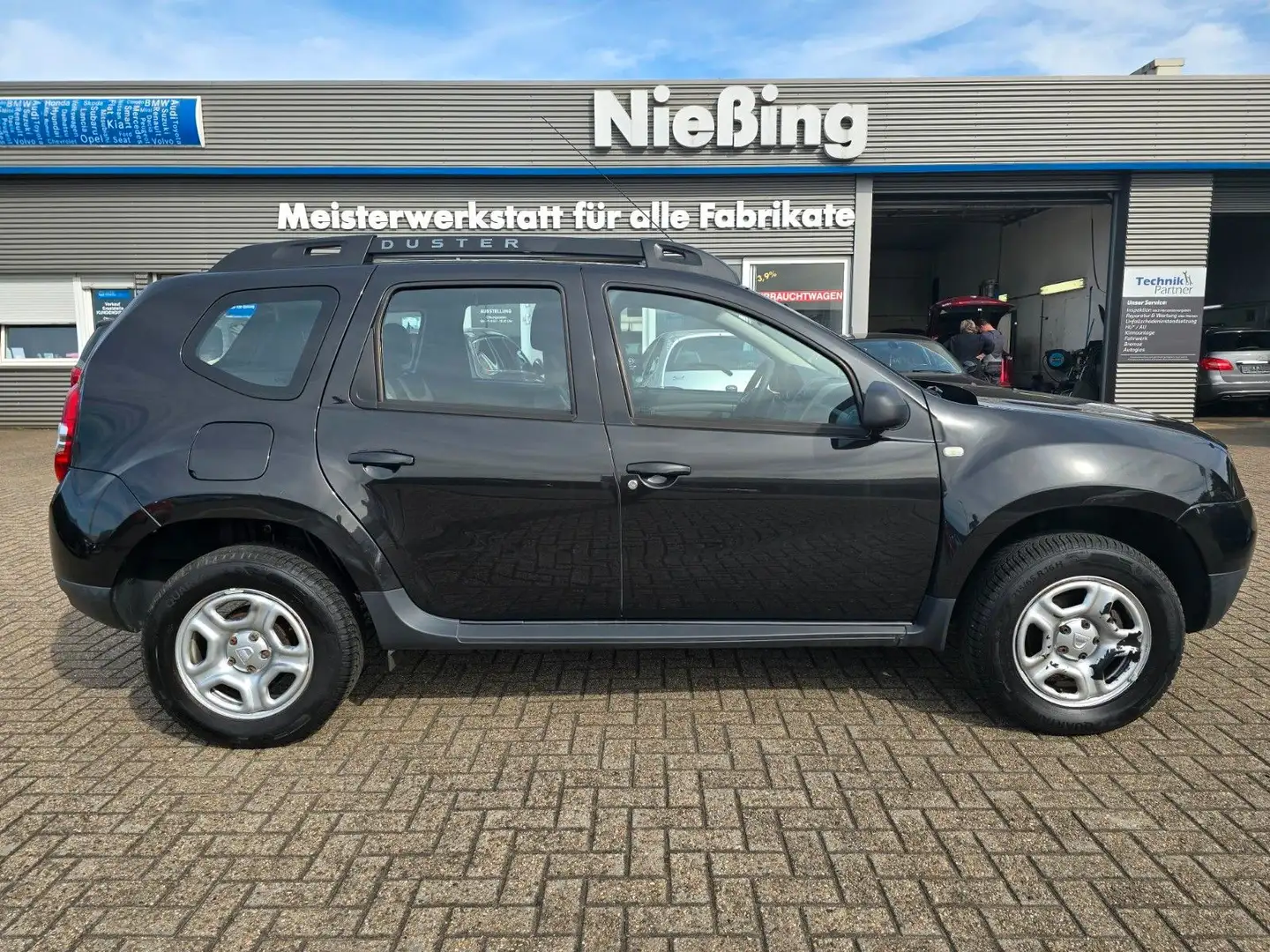Dacia Duster 1.6 SCe  4x4 Lauréate Grau - 2