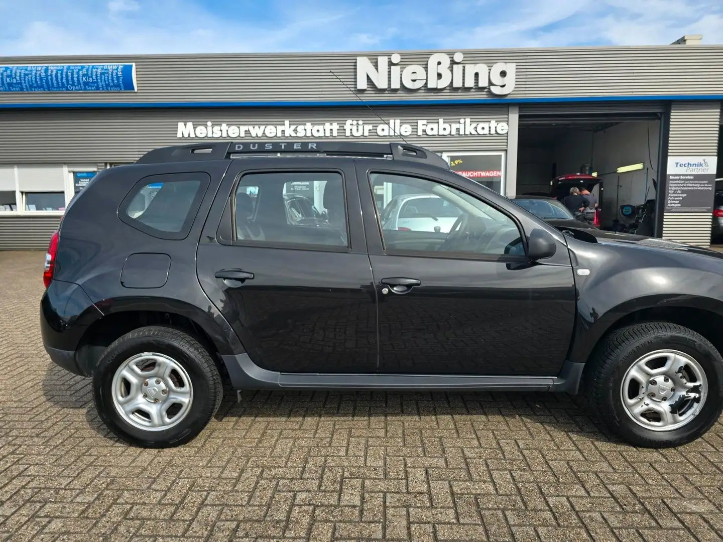 Dacia Duster 1.6 SCe  4x4 Lauréate Grau - 1