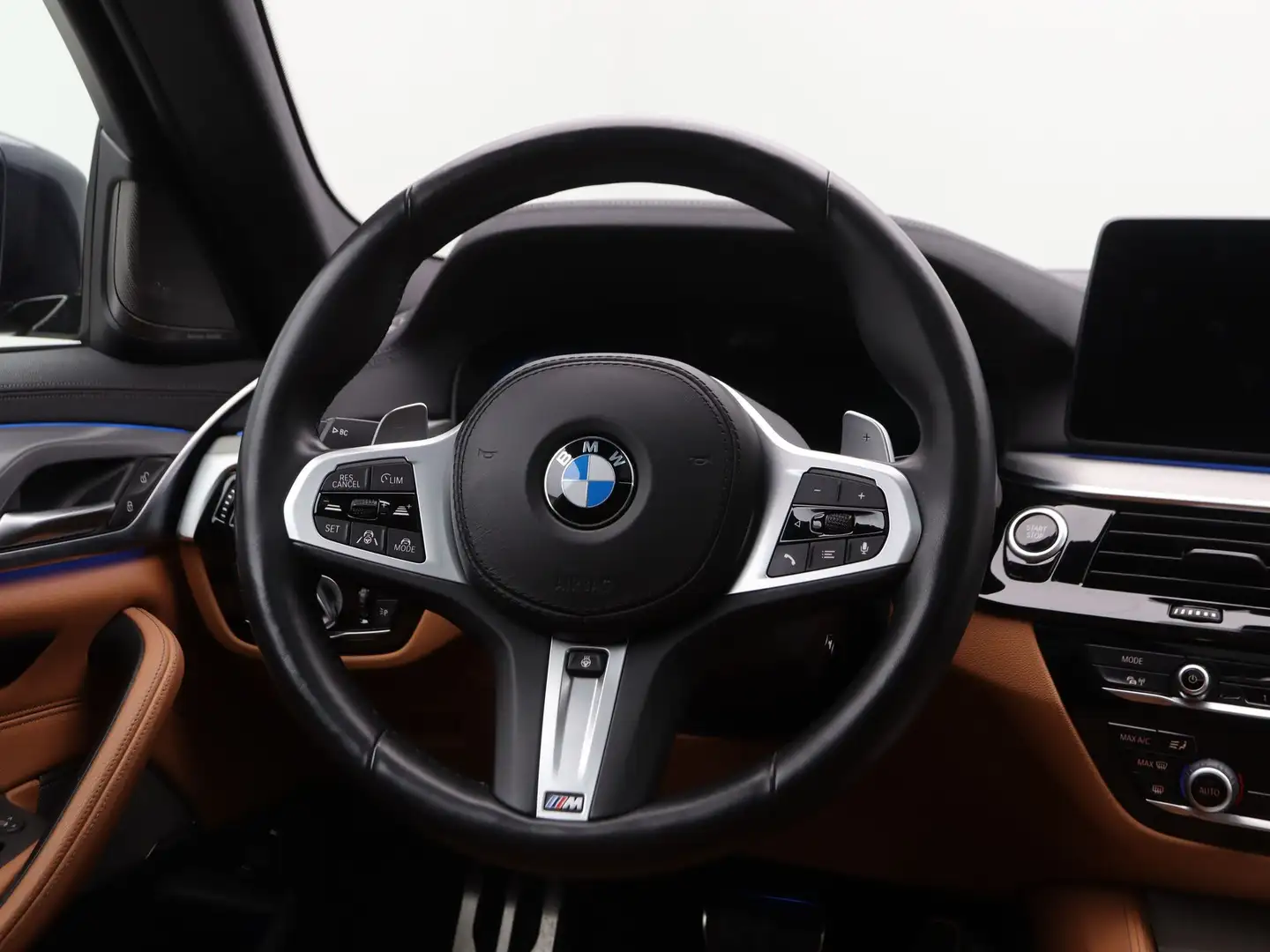 BMW 530 5 Serie 530e xDrive High Executive Sedan Blauw - 2