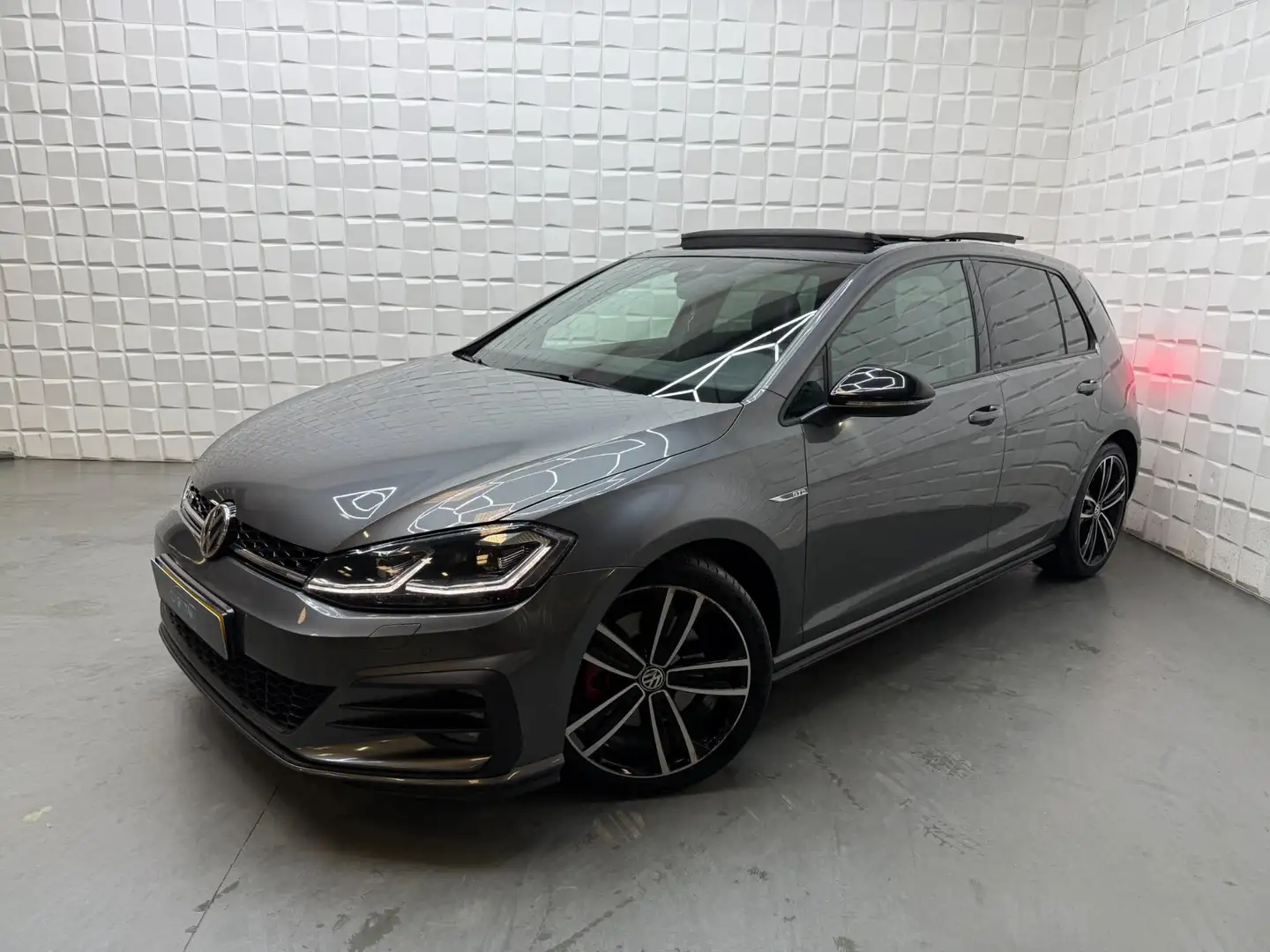 Volkswagen Golf GTD 2.0 TDI PANO VIRTUAL LEER KEYLES ACC Gris - 1