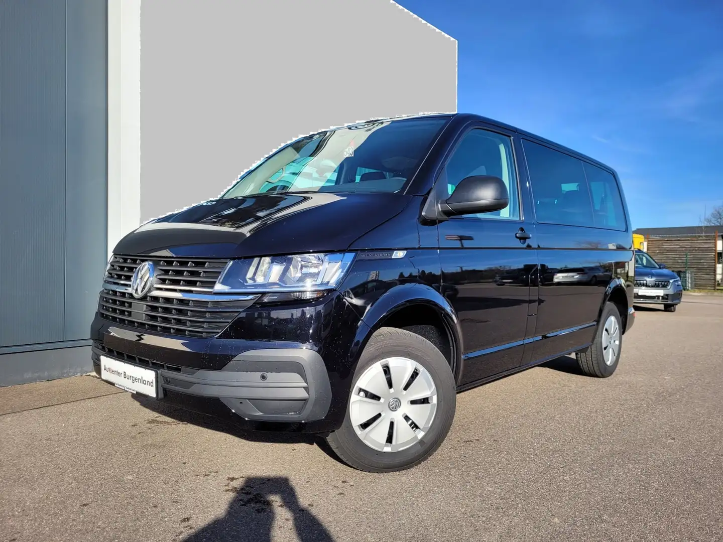 Volkswagen T6.1 Kombi T6.1Transporter 2.0 TDI Kombi ANHÄNGERKUPPLUNG+BT Černá - 2