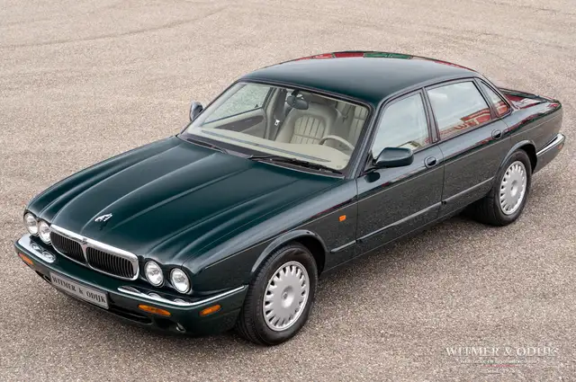 Jaguar XJ view 3