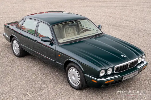 Jaguar XJ view 11