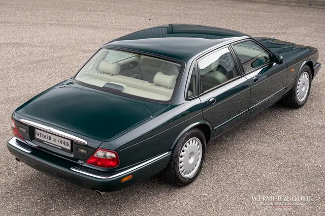 Jaguar XJ view 4