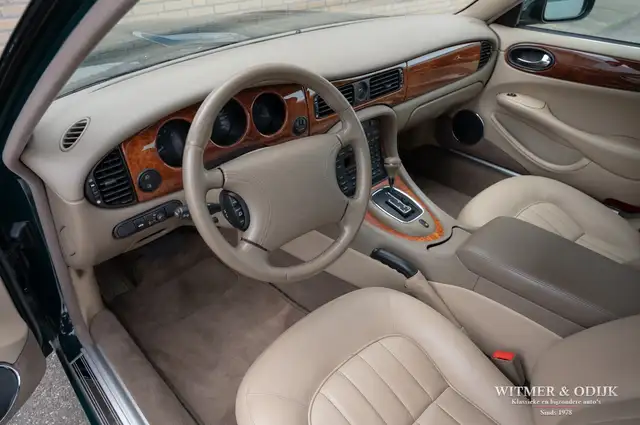 Jaguar XJ view 6