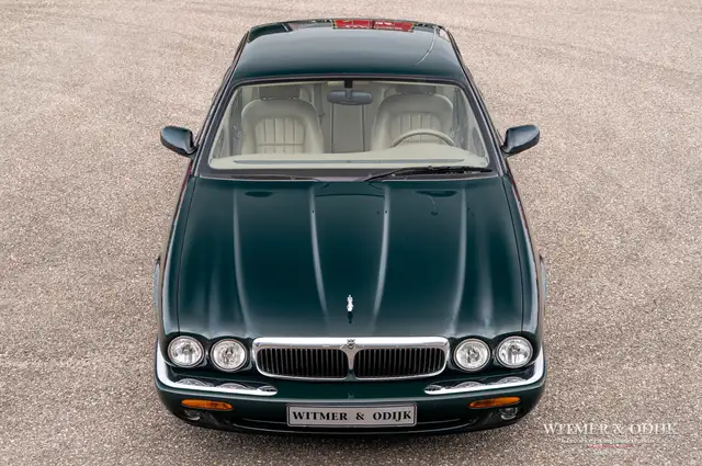 Jaguar XJ view 9