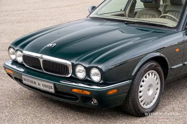 Jaguar XJ view 15