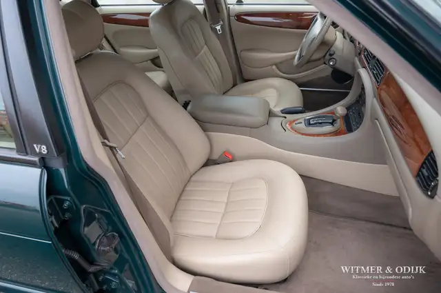 Jaguar XJ view 8
