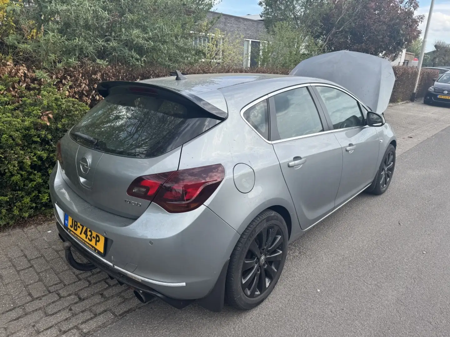 Opel Astra 1.6 Turbo Sport 5-Deurs 2010 Koppakking lek Gris - 2