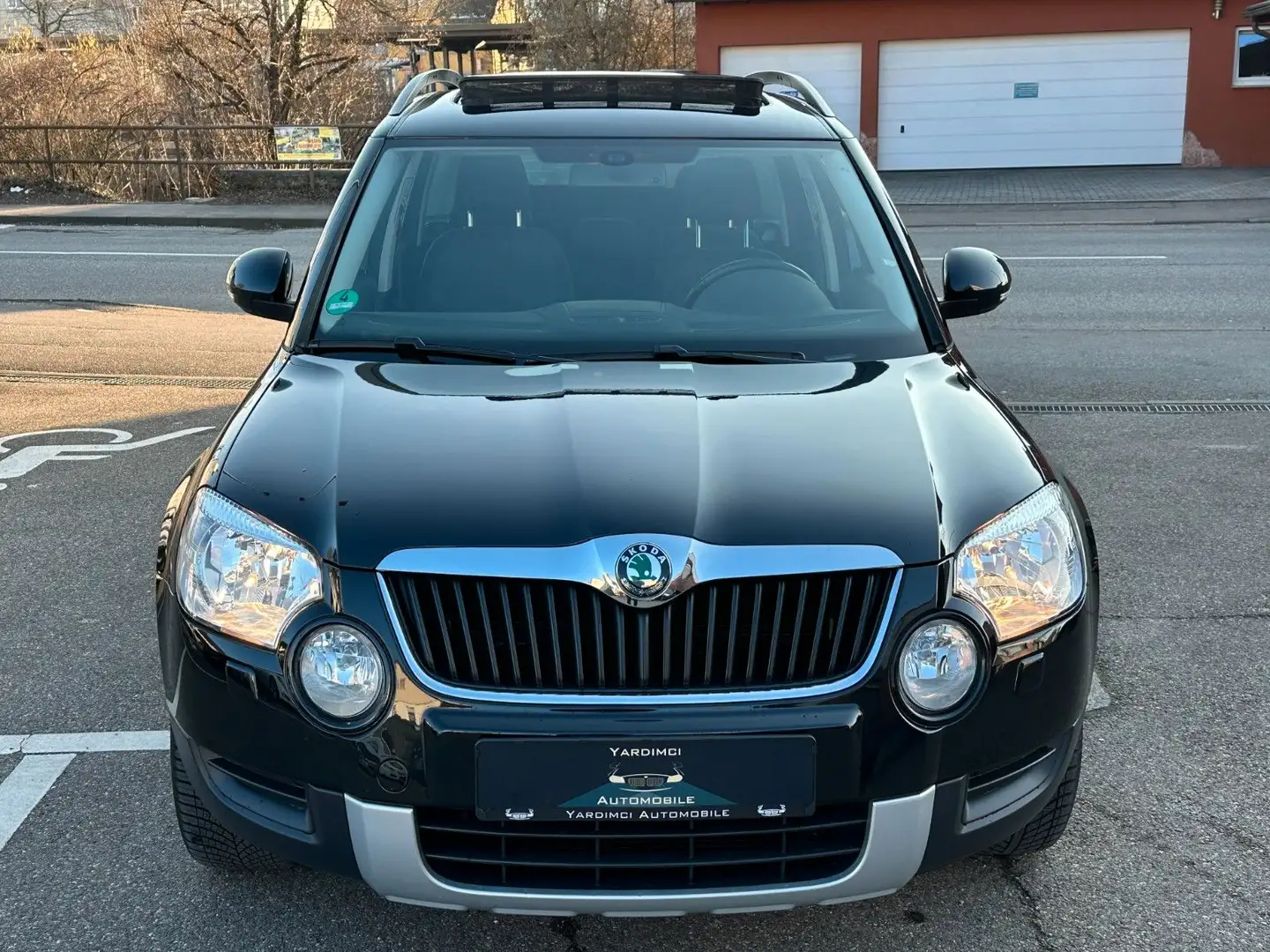 Skoda Yeti Ambition Plus Edition DSG*STANDHZG*PANO* Schwarz - 2