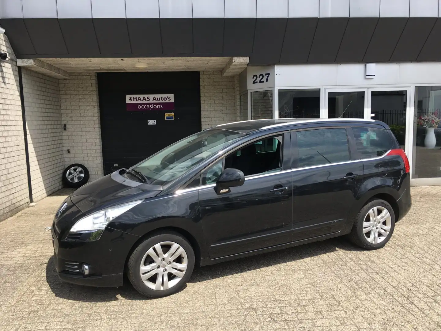 Peugeot 5008 2.0 HDiF GT 7 SEATS / ENGINE PROBLEM / MOTOR NOT S Schwarz - 1