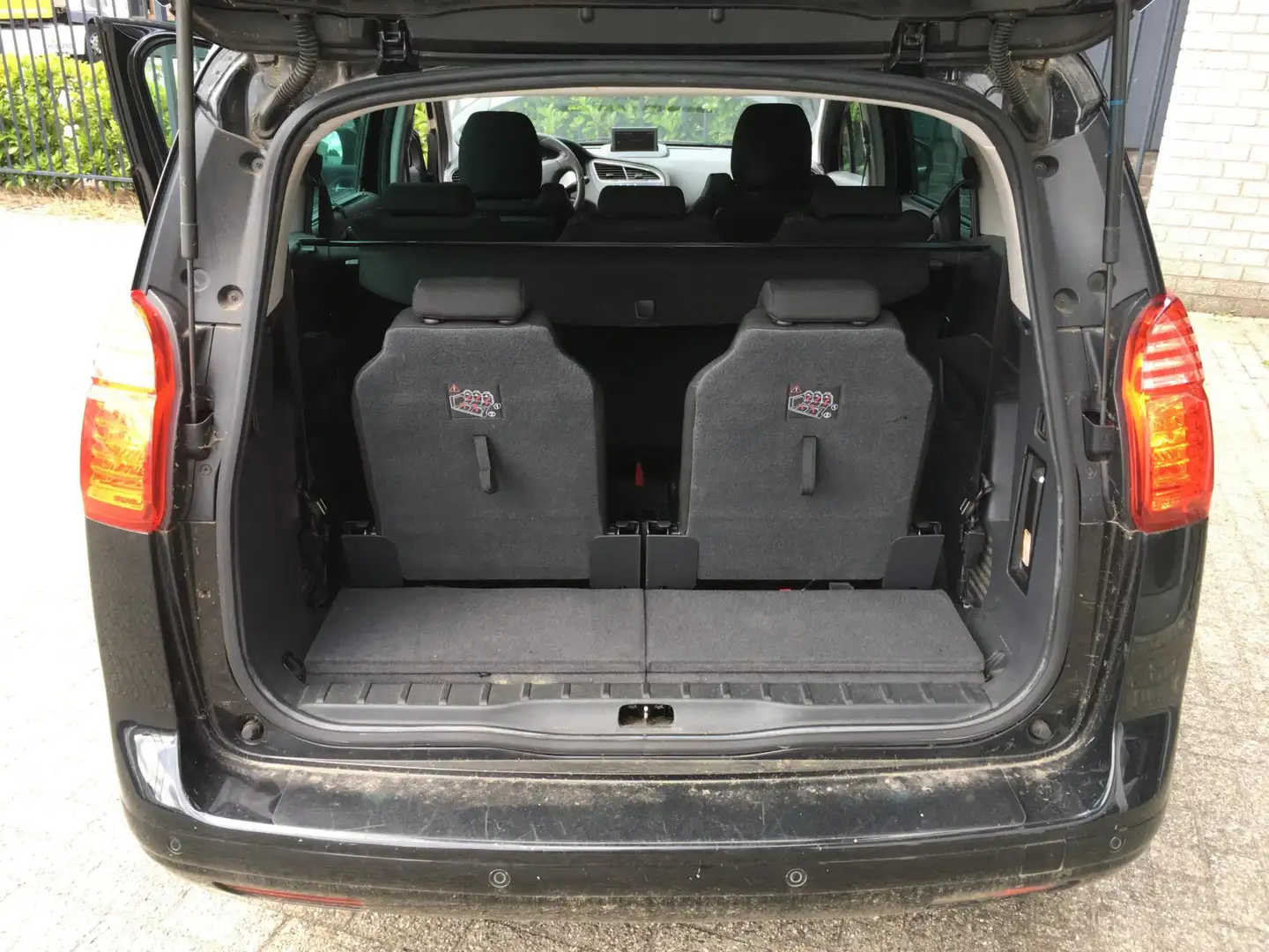 Peugeot 5008 2.0 HDiF GT 7 SEATS / ENGINE PROBLEM / MOTOR NOT S Schwarz - 2