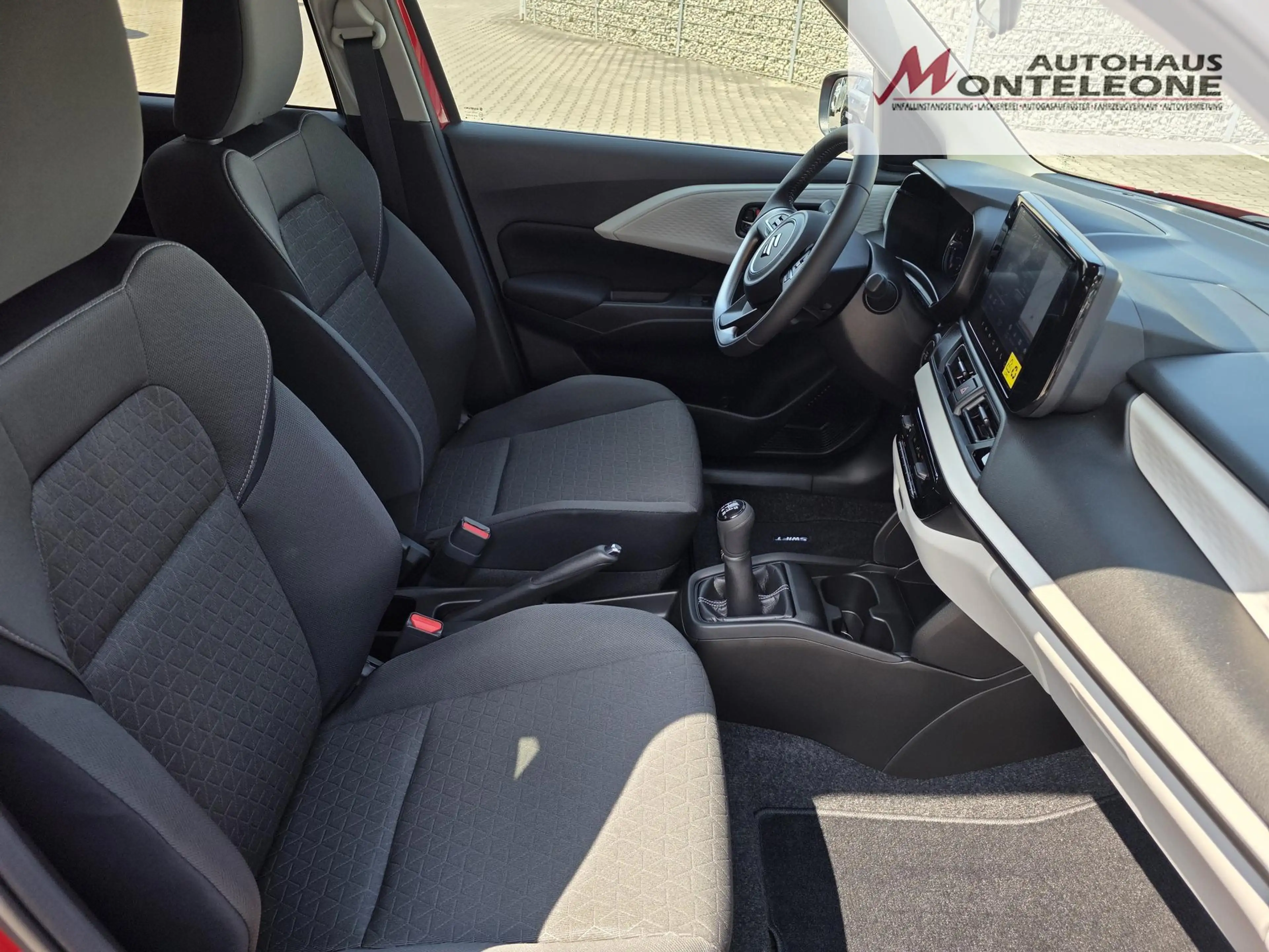 Suzuki Swift SWIFT 1.2 Dualjet Comfort Hybrid — photo 9