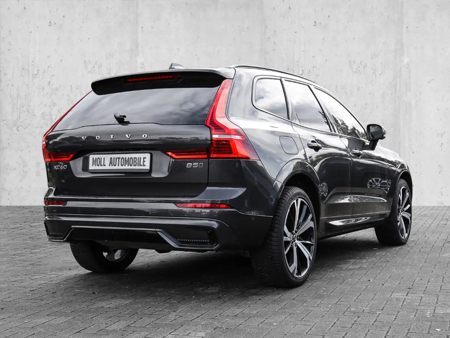 Volvo XC60 Ultimate Dark AWD B5 Benzin EU6d Allrad HUD StandH Grau - 2