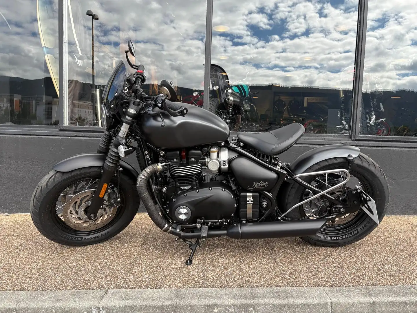 Triumph Bonneville Bobber - 2
