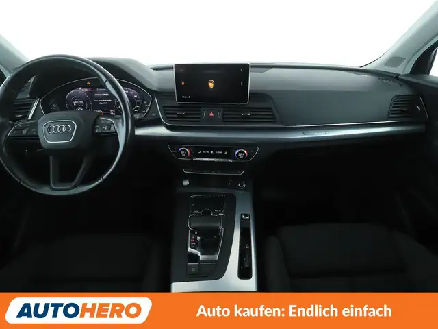 Audi Q5 view 12