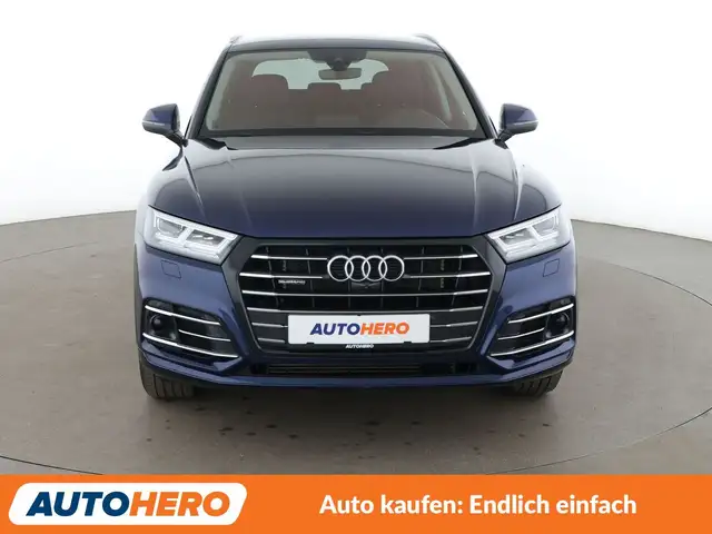 Audi Q5 view 9