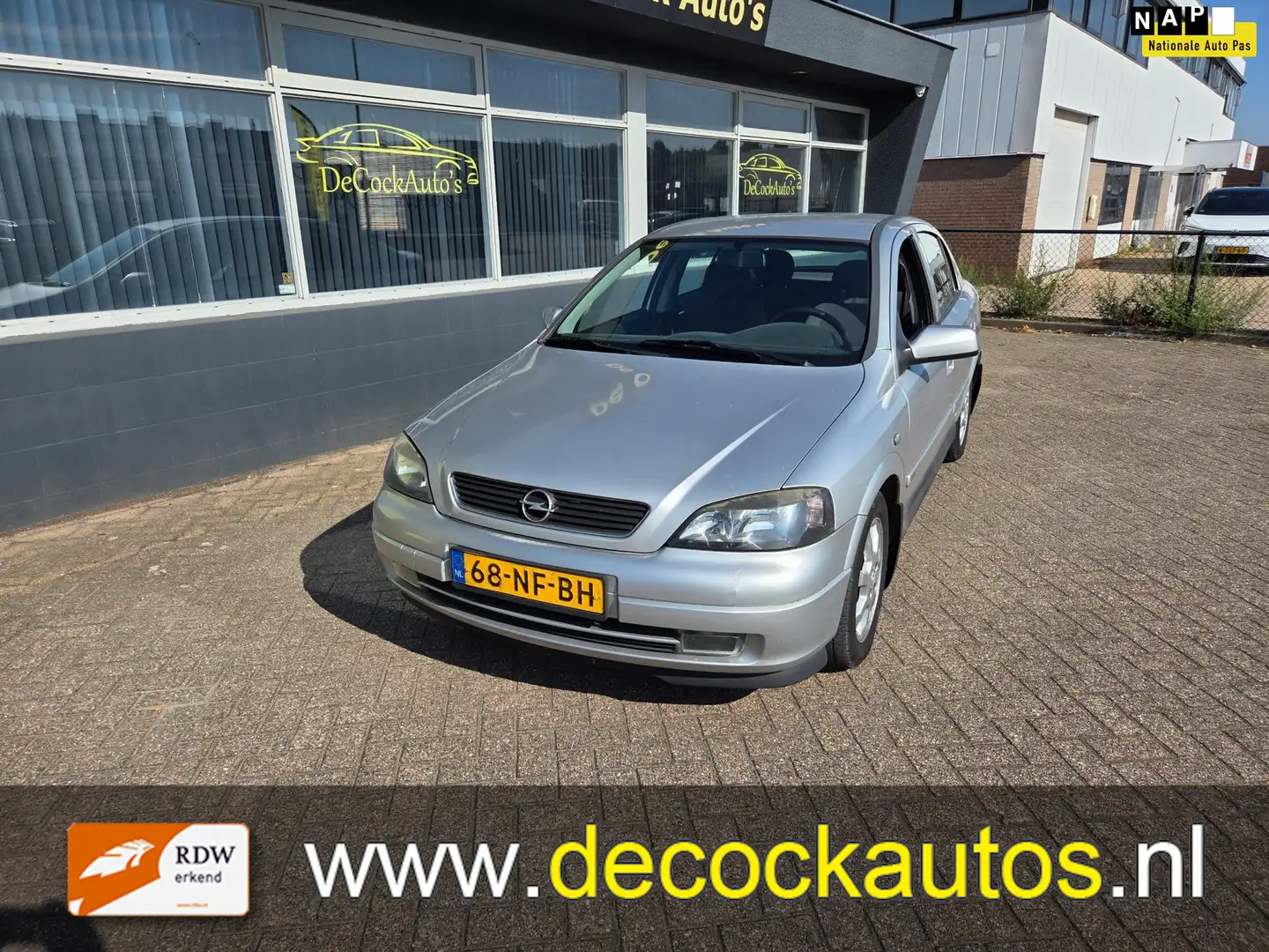 Opel Astra 1.6 Njoy Grijs - 1