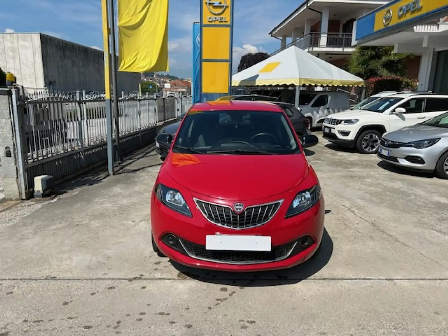 Lancia Ypsilon 1.0 FireFly 5 porte S&S Hybrid Ecochic Silver Rosso - 1