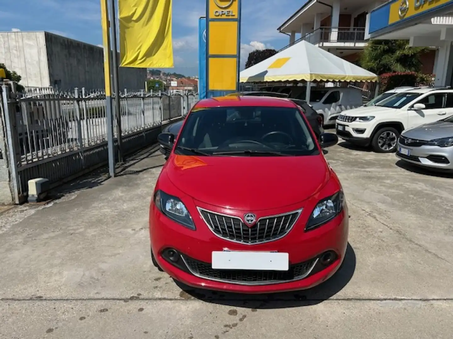 Lancia Ypsilon 1.0 FireFly 5 porte S&S Hybrid Ecochic Silver Rosso - 2