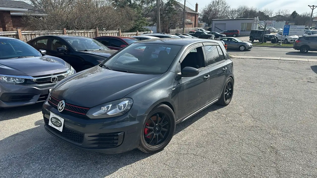 Volkswagen Golf GTI снимка Volkswagen Golf GTI