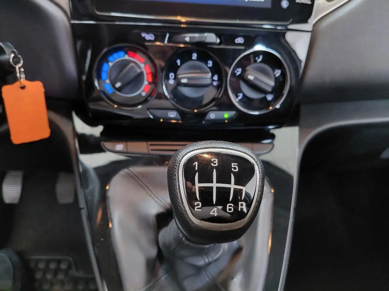 Lancia Ypsilon 2021 — фото 15