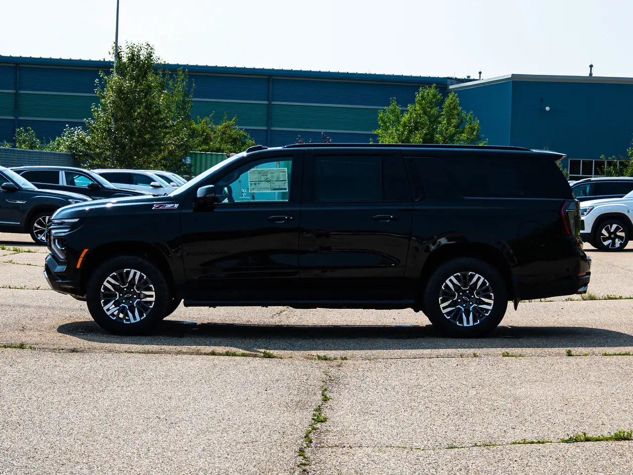 Chevrolet Suburban photo Chevrolet Suburban