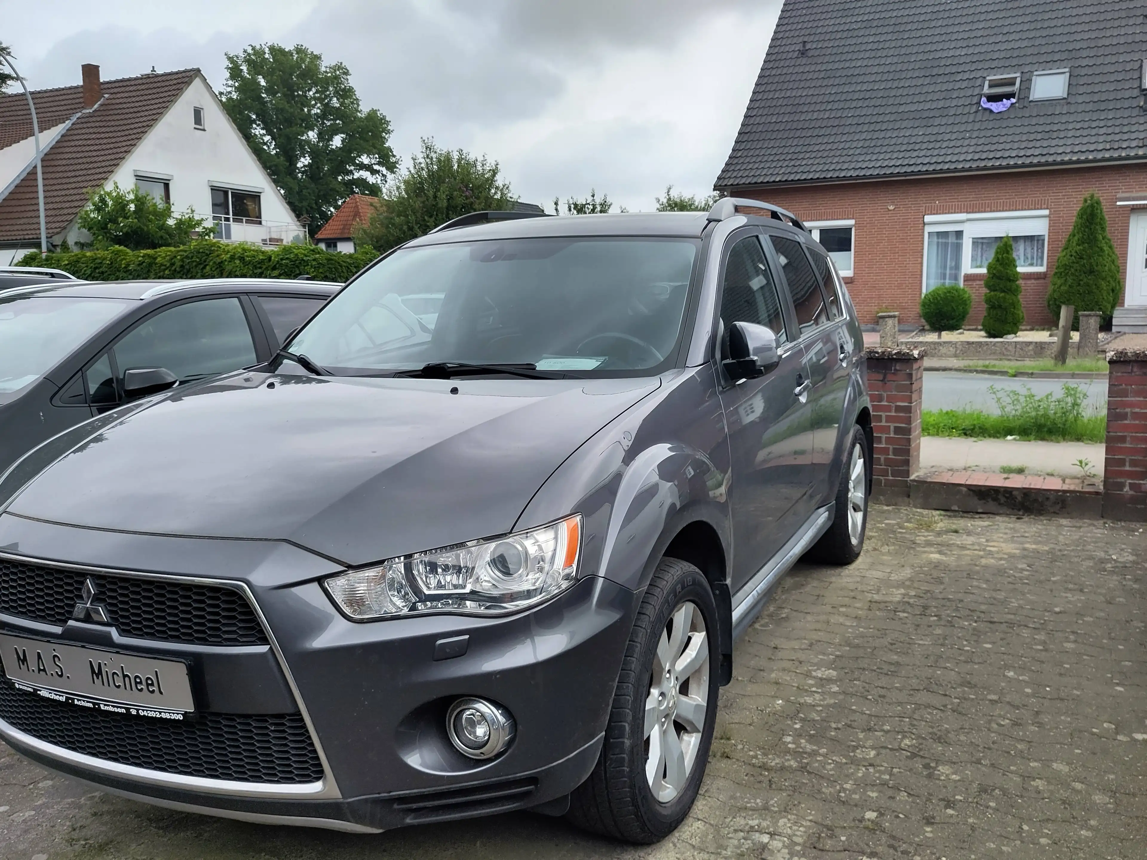 Mitsubishi Outlander 35 Jahre 4WD — photo 3